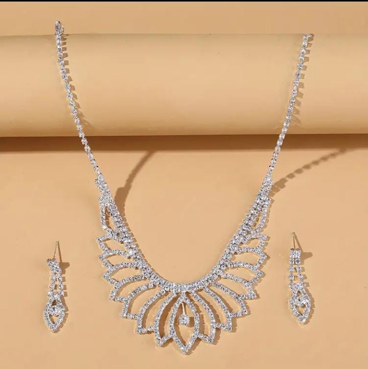 AR-009 Silver Diamond Necklace Set