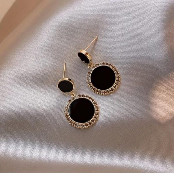 AR-002 Zaver Round Black Zirconia Earing