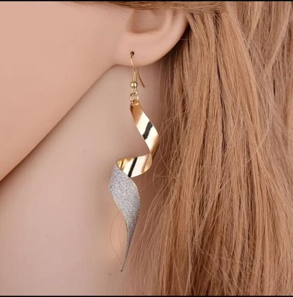 AR-16 Glamorous Sparkling Earrings - Image 2